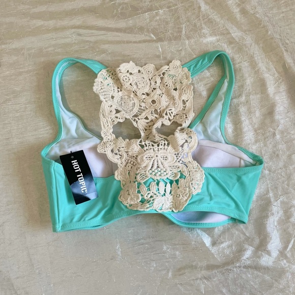 ❤️🔥3/$22❤️🔥 NWT Hot Topic crocheted skull teal bikini top - Picture 2 of 4